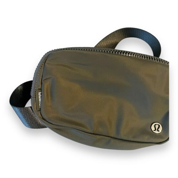NWT Lululemon Everywhere belt bag in Grey Sage with free small Lululemon tote! - Picture 12 of 13